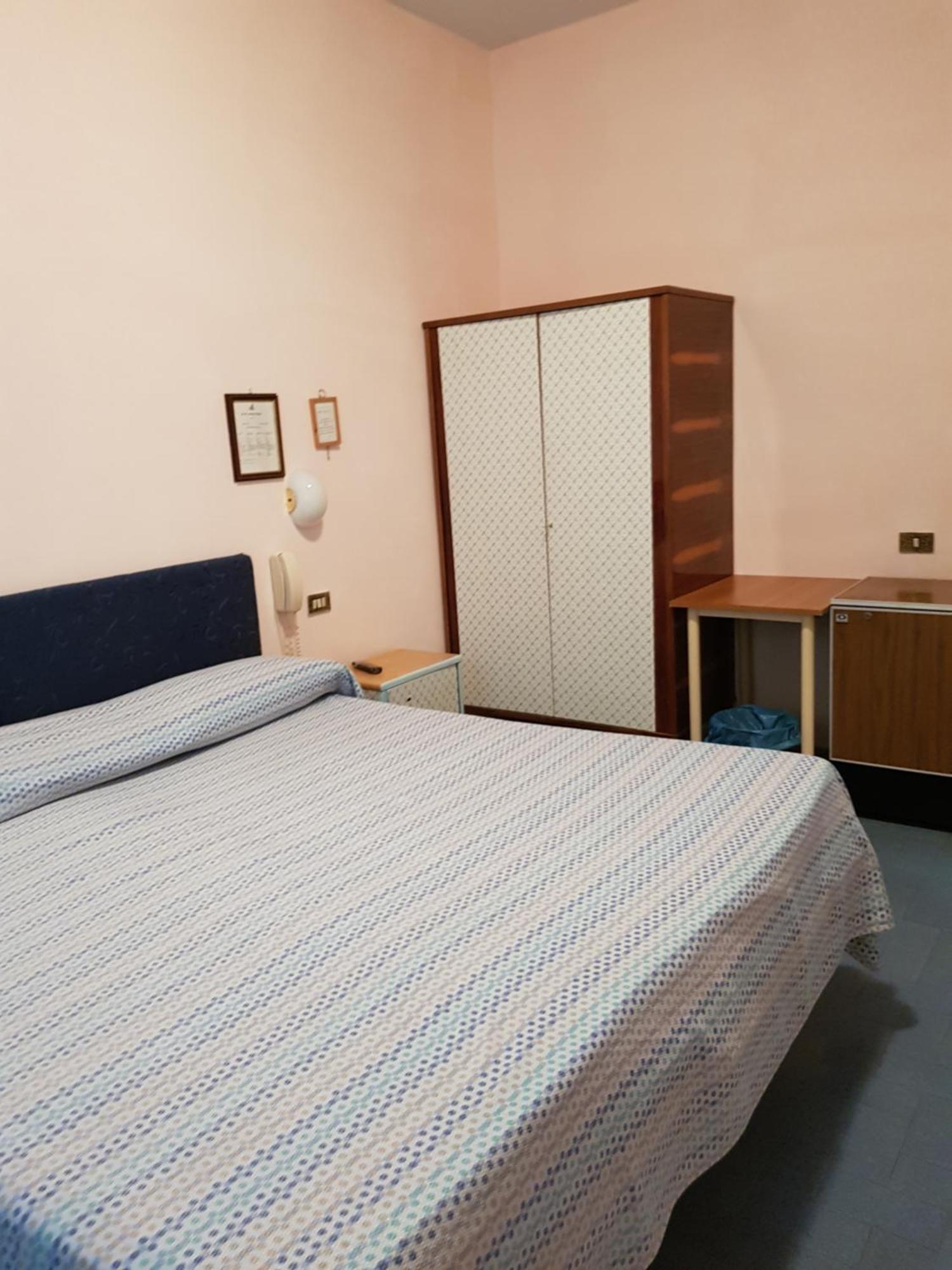 Hotel Meublè Andrea Doria à Torre del Lago Puccini Extérieur photo
