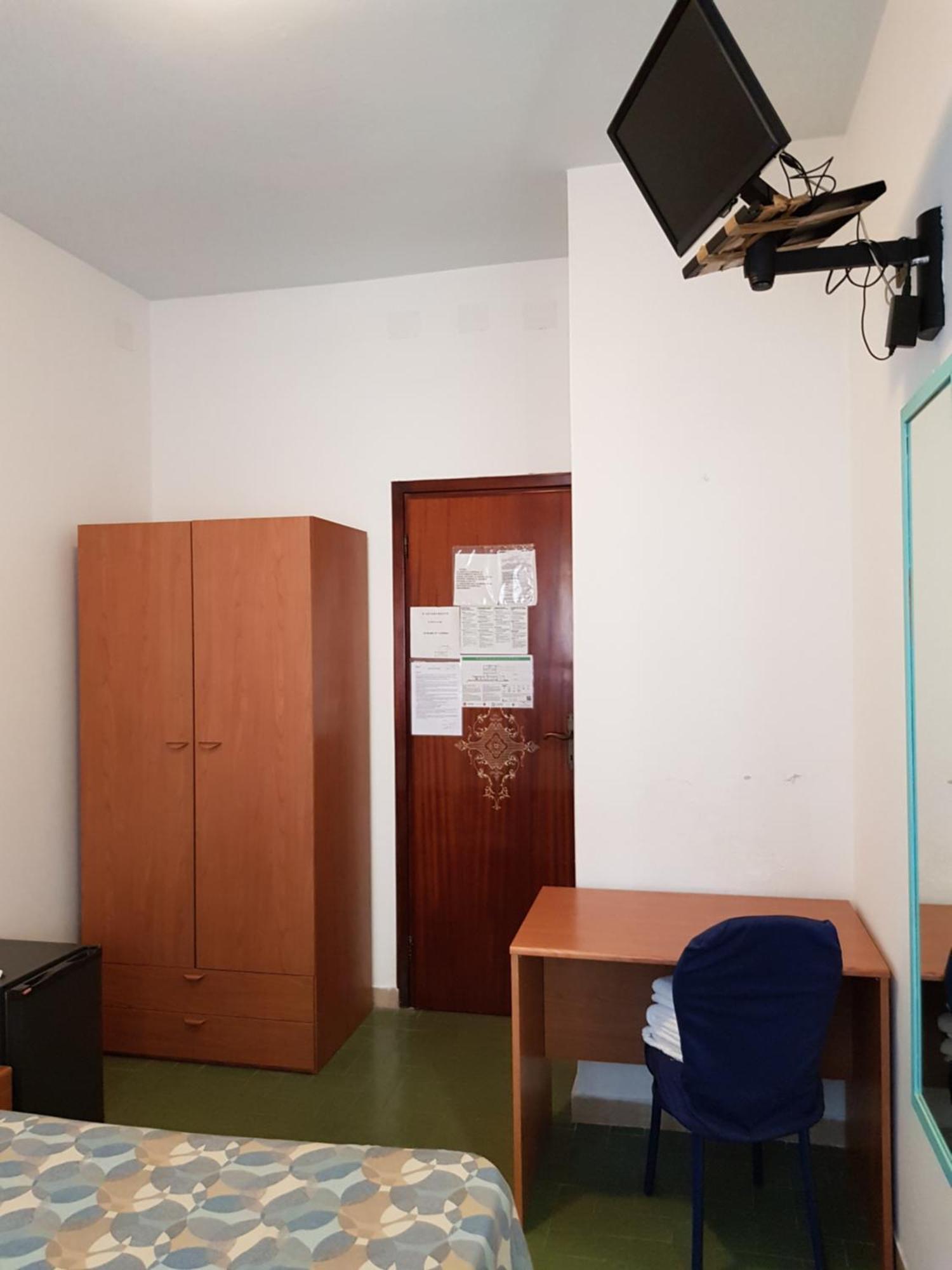 Hotel Meublè Andrea Doria à Torre del Lago Puccini Extérieur photo