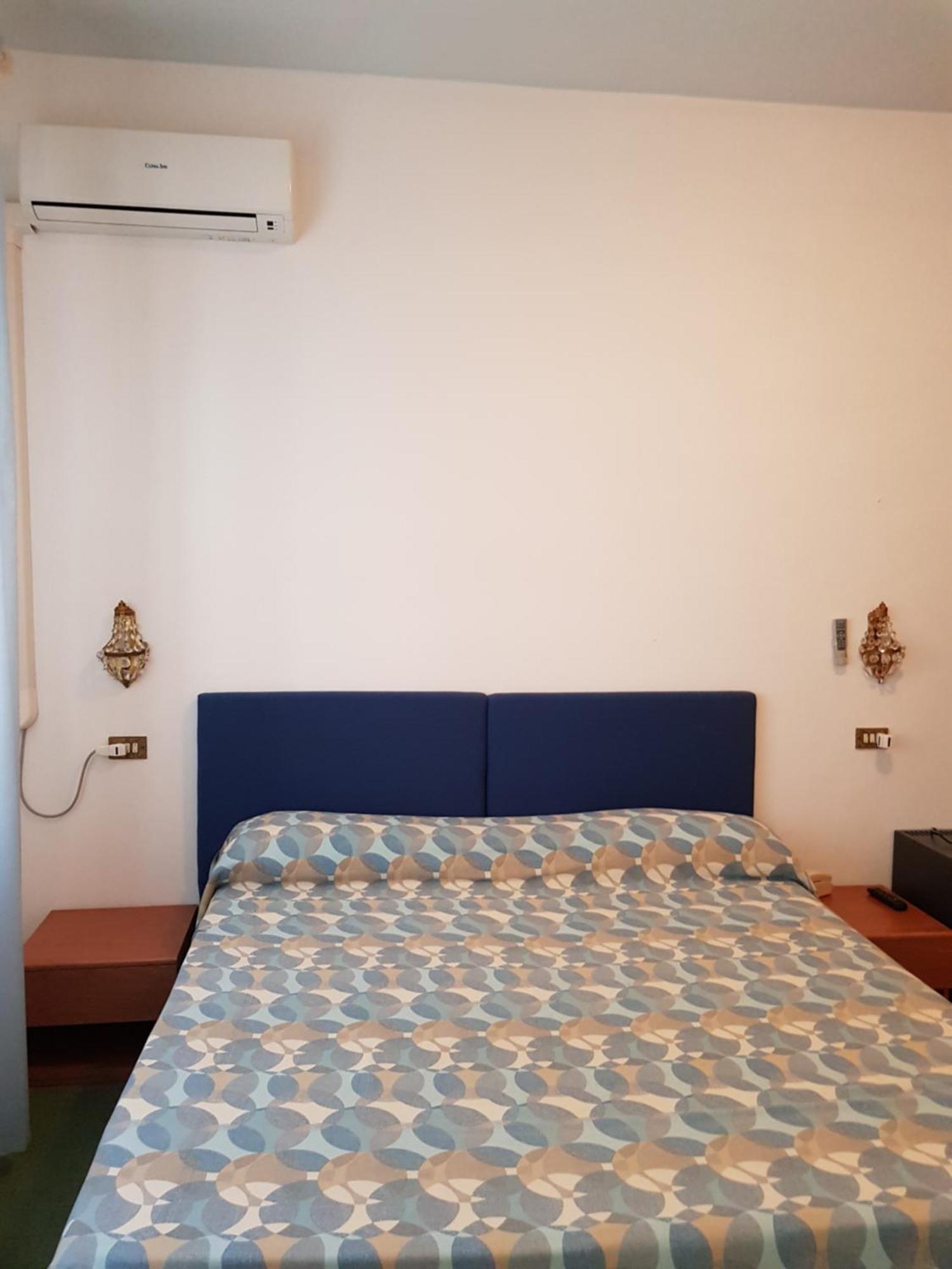 Hotel Meublè Andrea Doria à Torre del Lago Puccini Extérieur photo