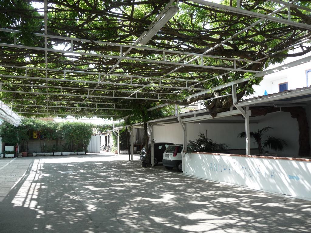 Hotel Meublè Andrea Doria à Torre del Lago Puccini Extérieur photo