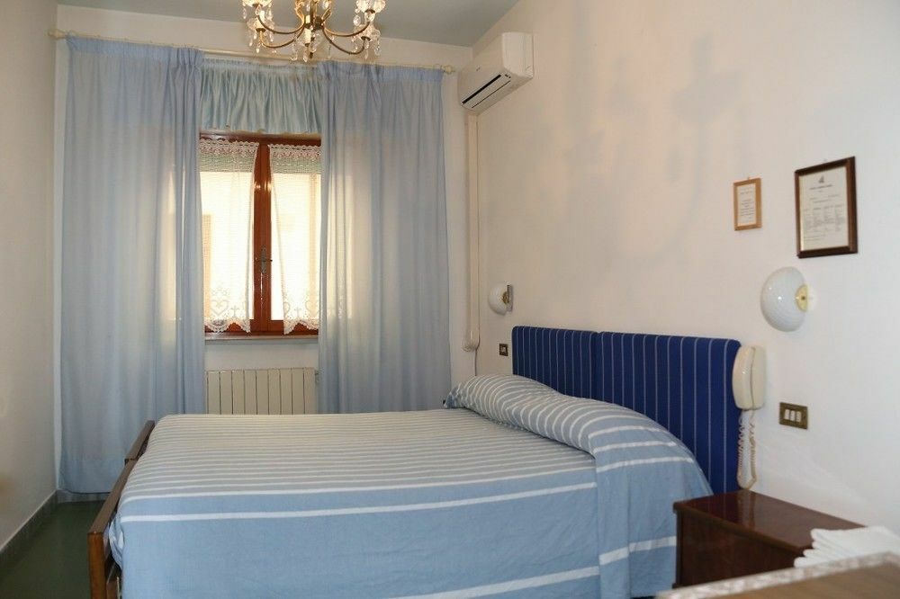 Hotel Meublè Andrea Doria à Torre del Lago Puccini Extérieur photo