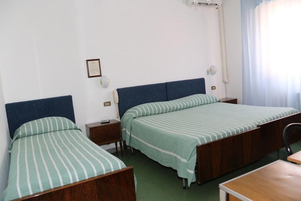 Hotel Meublè Andrea Doria à Torre del Lago Puccini Extérieur photo